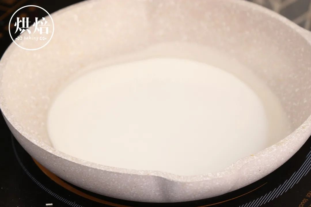 不蒸不烤 糯米糊一煎一包 三分钟一块 撒黄豆粉 香糯绵软 巨好吃