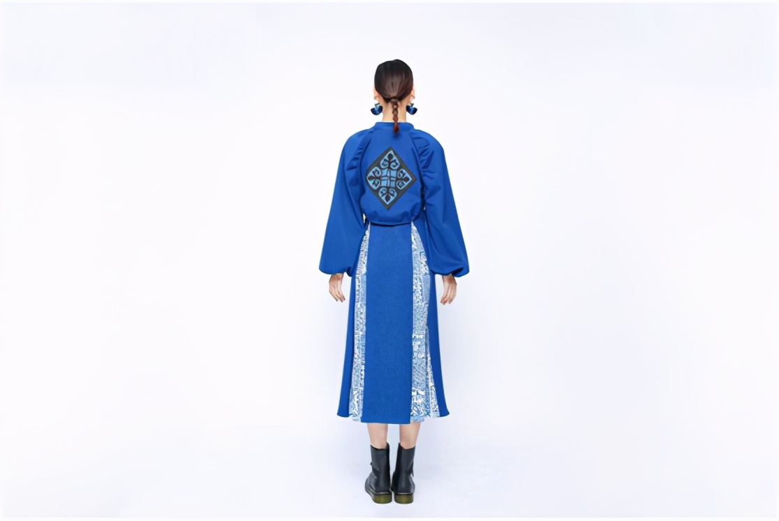 恒丰源“WUHAILIAN服饰”广告强势登陆<span class=