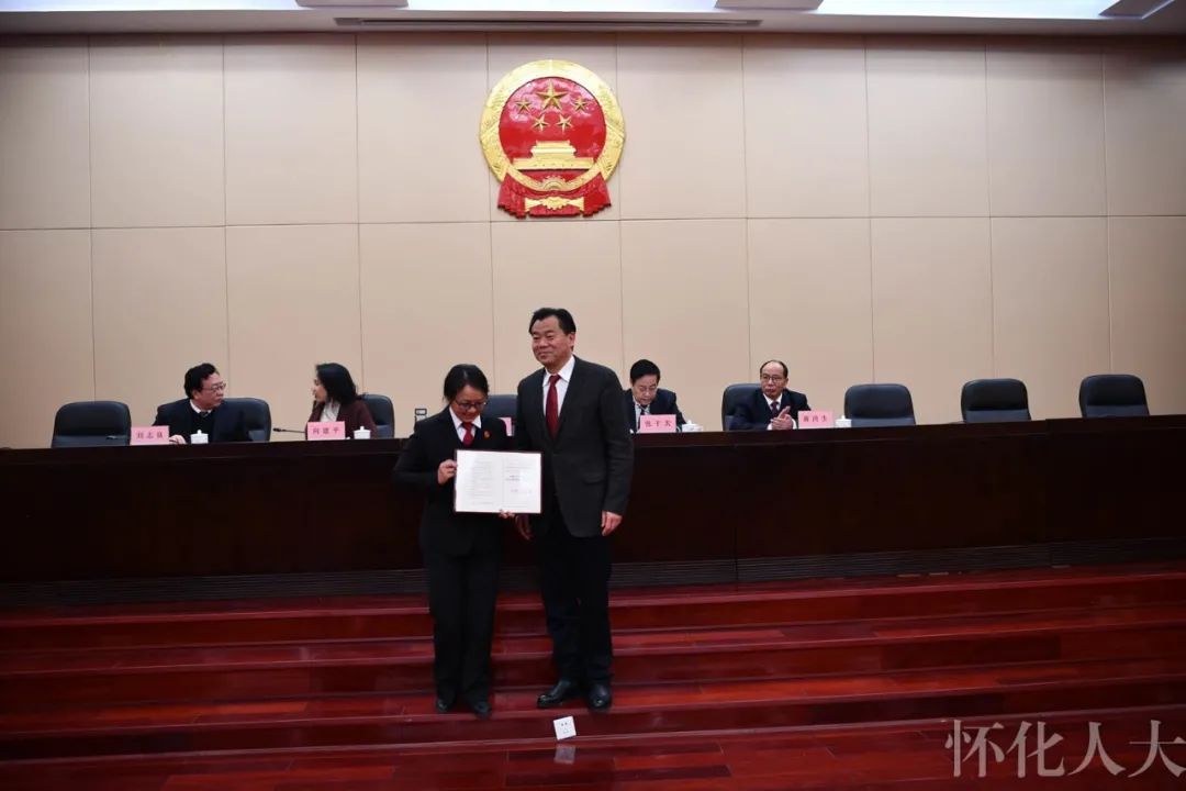 ​市五届人大常委会举行第四十次会议