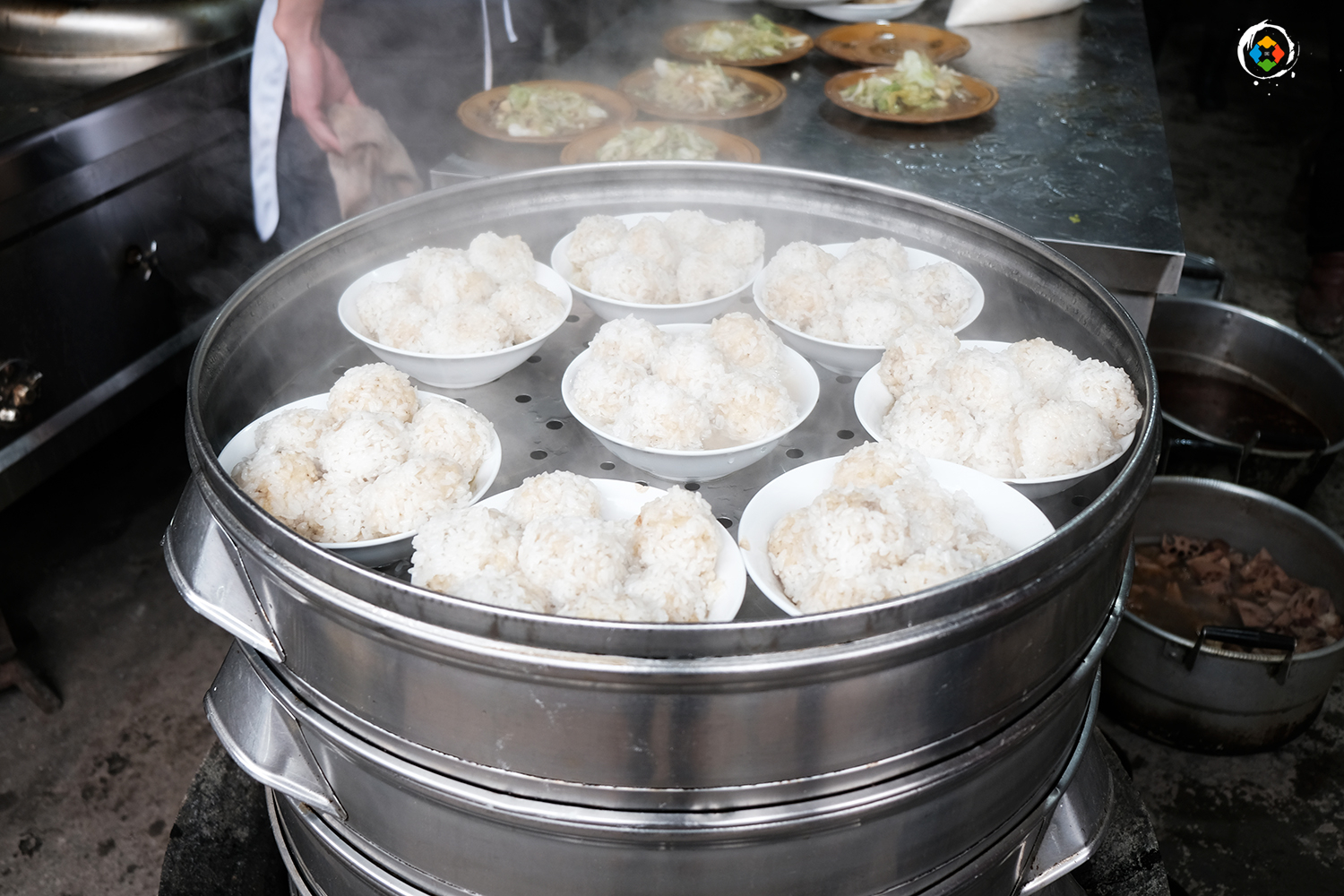 倡导留守重庆过年，年夜饭直接送到家，近300家美食全力支持