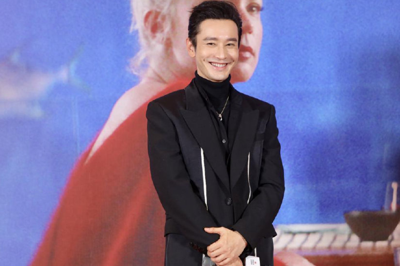 暴瘦30斤的黄晓明好清爽！穿西装变真颜霸，表情