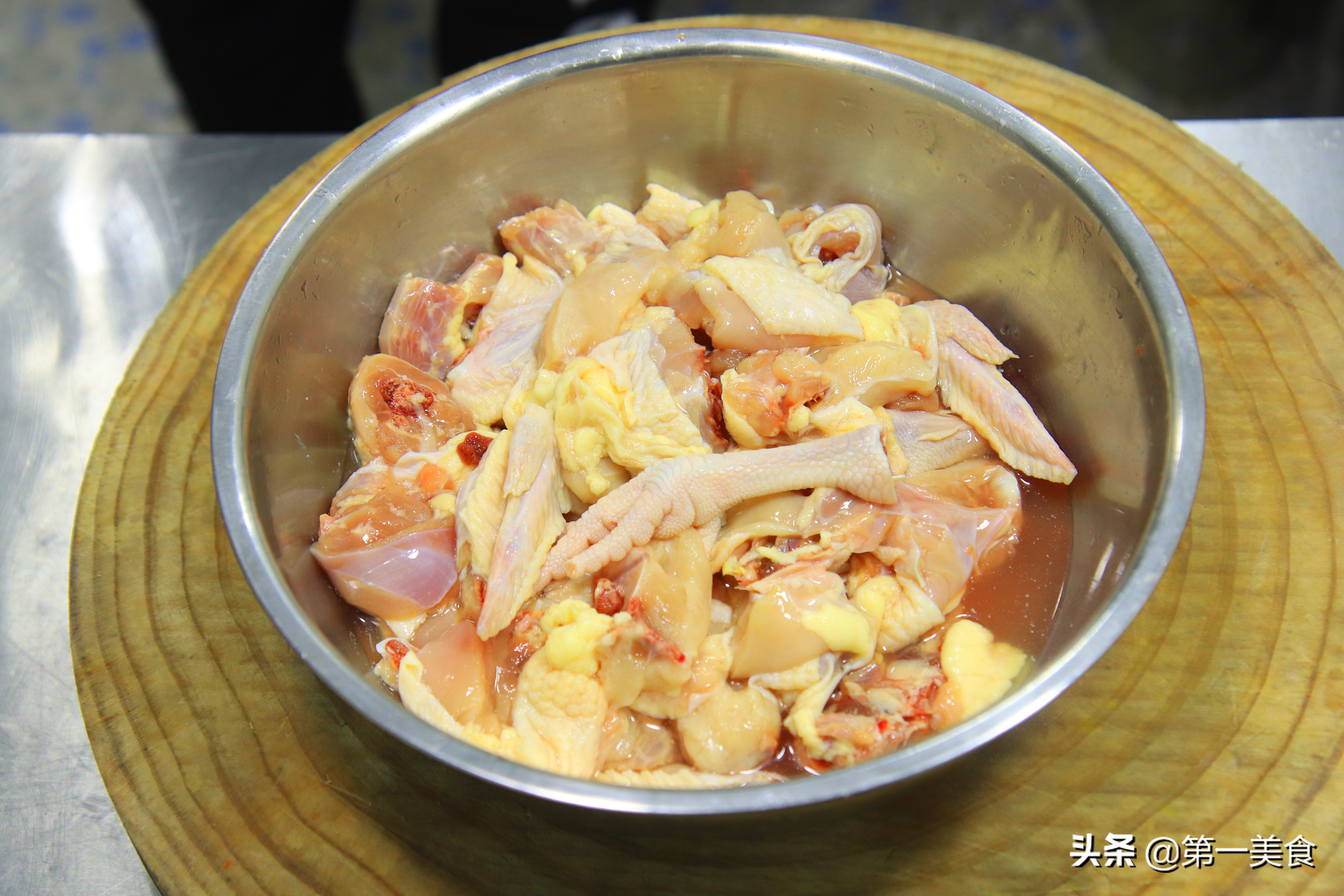 图片[2]-砂锅鸡这样做才好吃 学会这个方法 鸡肉鲜嫩不腥 汤汁浓香四溢-起舞食谱网