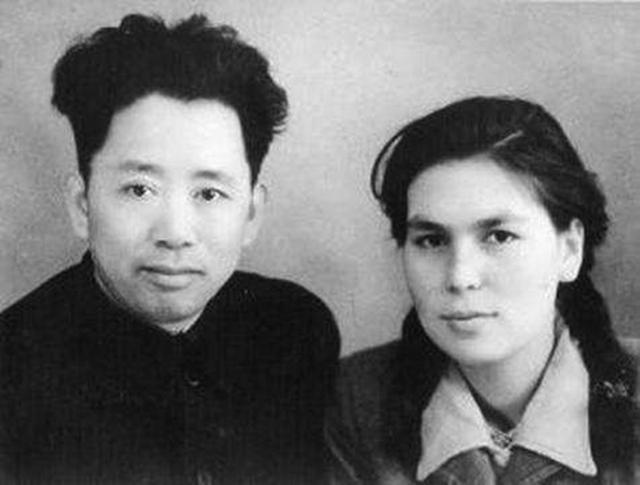 首任空军司令刘亚楼，逝世55年妻子如今在哪？