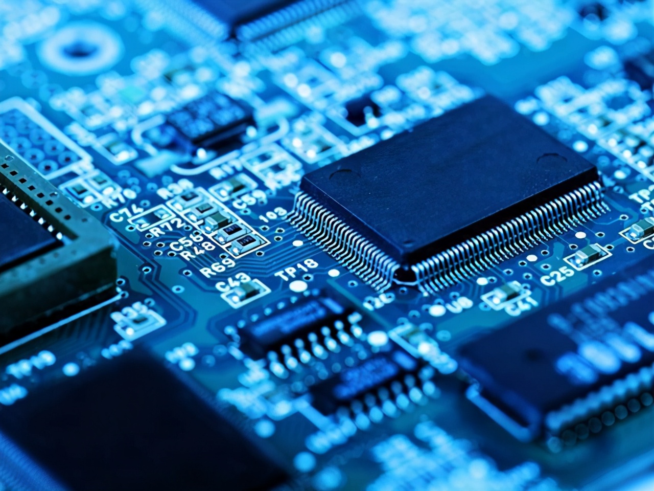 兩彈一星我們搞得定，為何造不出�中國芯�，困難不只有光刻機