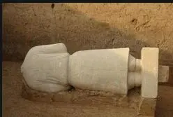 武则天墓前有61个无头石人，千百年来无人破解，