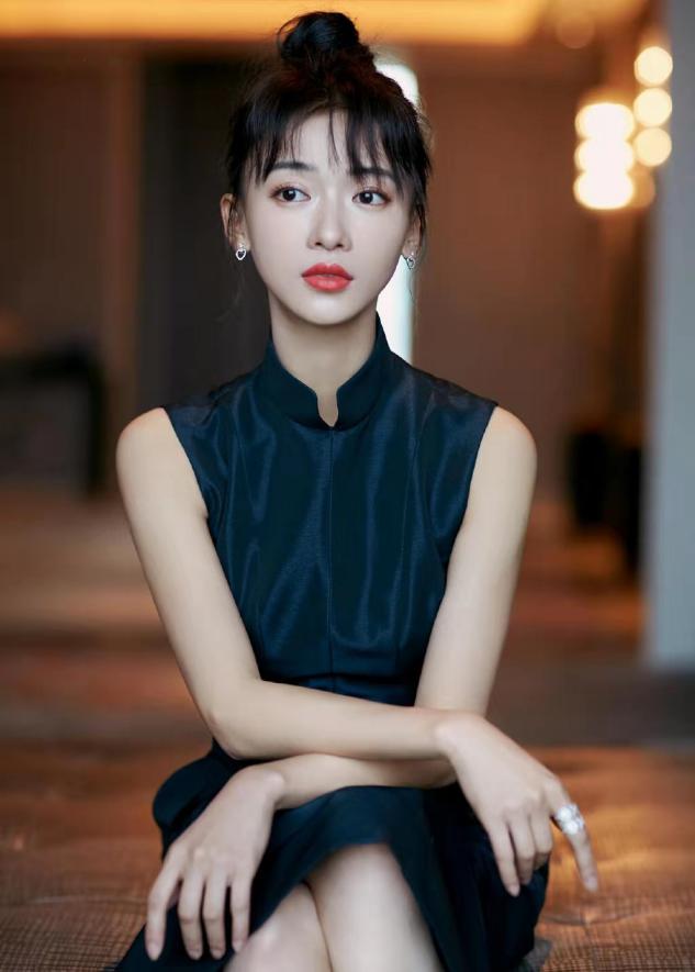 有种“惊艳”叫长胖的吴谨言，别人以瘦为美，她反而胖回颜值巅峰