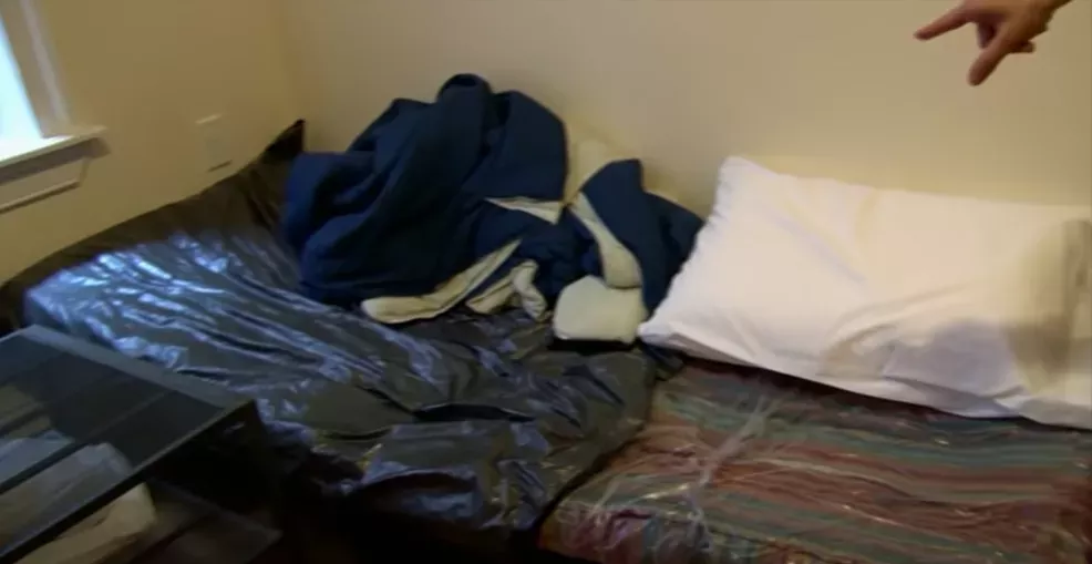 20年不买衣服，垃圾桶里捡食物，她在纽约省出了一套房？