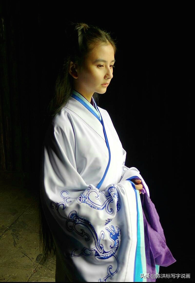 When you highly praise her 40 years old to resemble 18 years old, she already 3 go up writer plute a list of names posted up, still became caricature big Ga