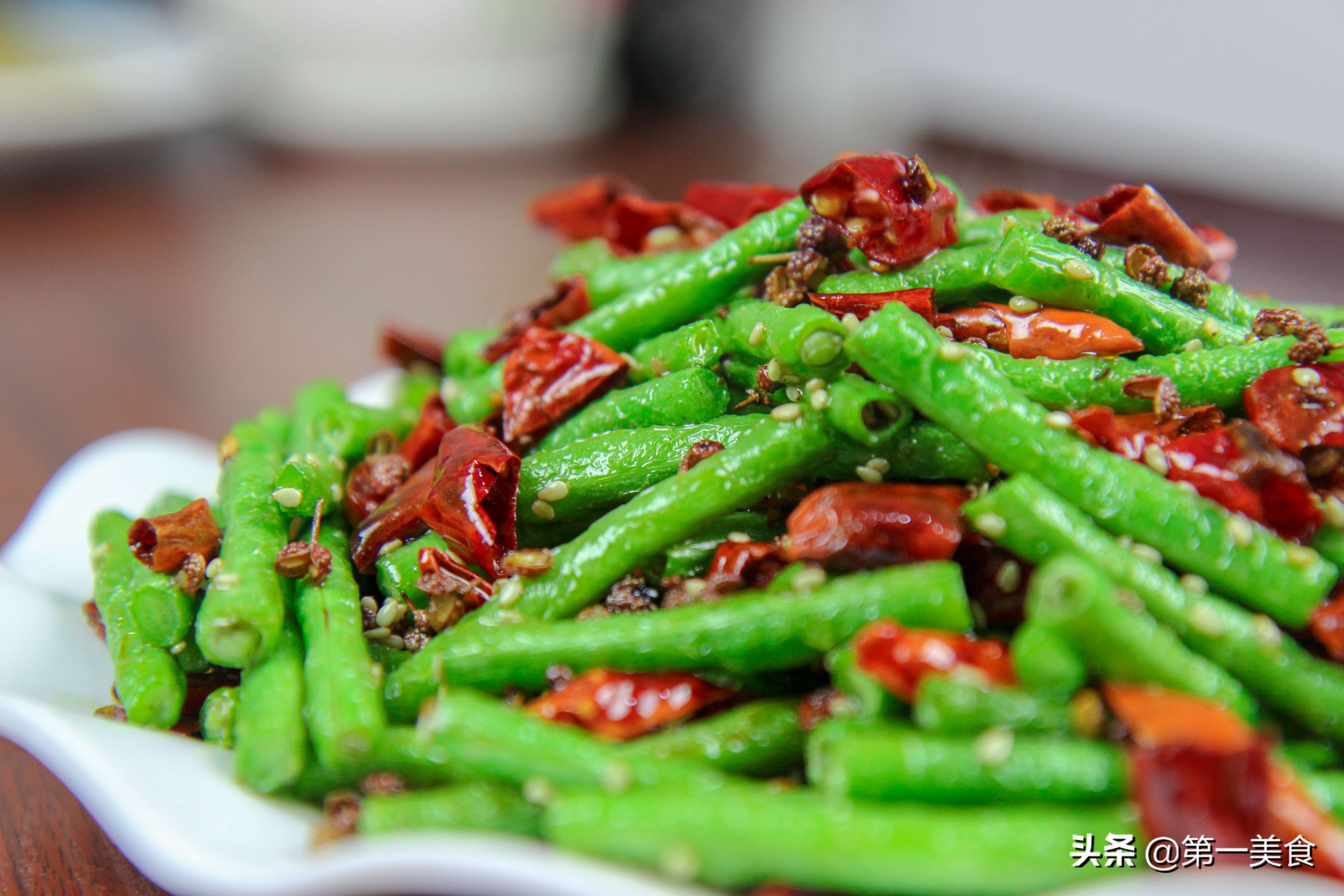 图片[1]-【干煸豆角】做法步骤图 清脆鲜嫩 香辣入味-起舞食谱网