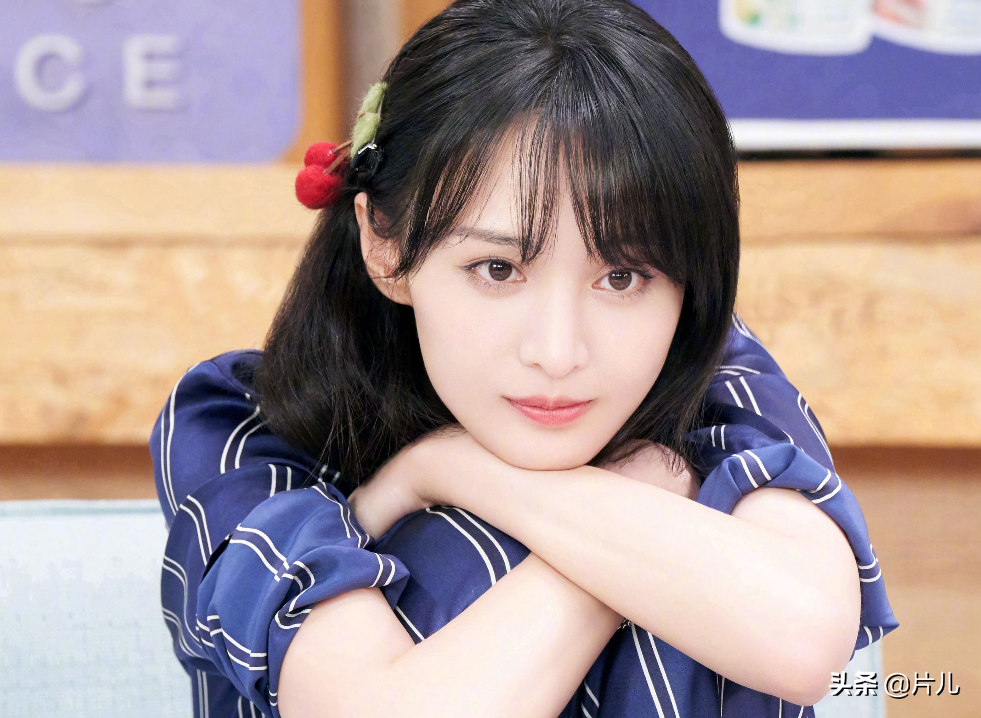 郑爽现状曝光，综艺节目镜头被删，已跟随父母