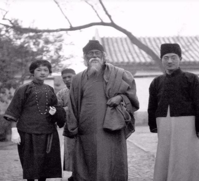 陸小曼與徐志摩大婚,前夫王庚送來賀禮,賀帖上書七字,字字泣血 - 頭條匯