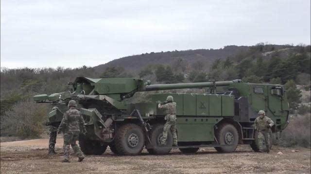 以正确姿势看待法国人“凯撒”8X8车载加榴炮