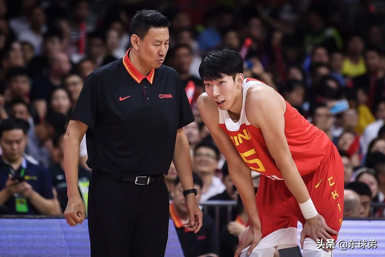 Male sufficient each other steps on male basket the follow-up that spit groove, 