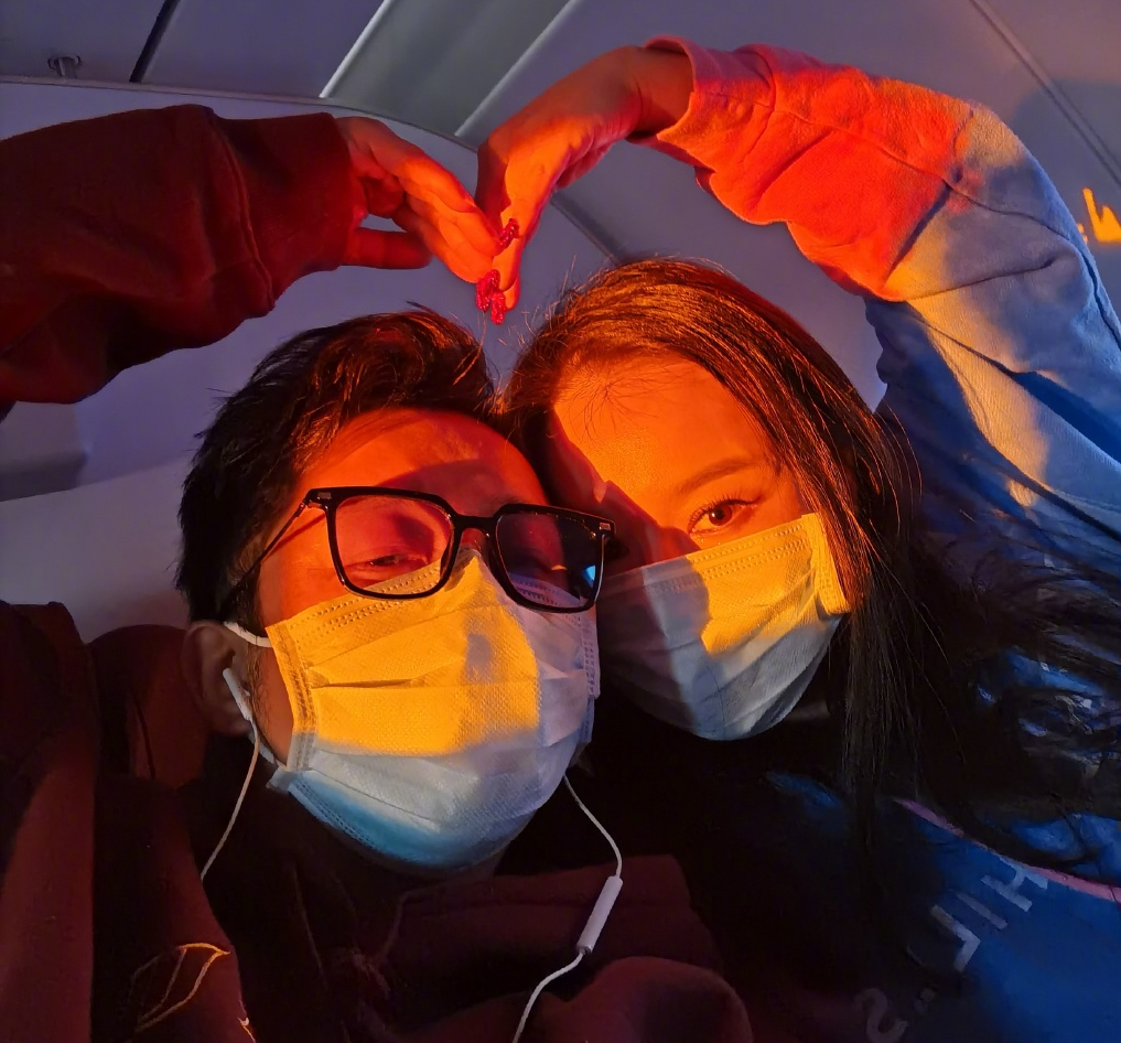 鄒市明一家四口遊哈爾濱，冉瑩穎曬照紀念，和兒子們一起吃冰棍