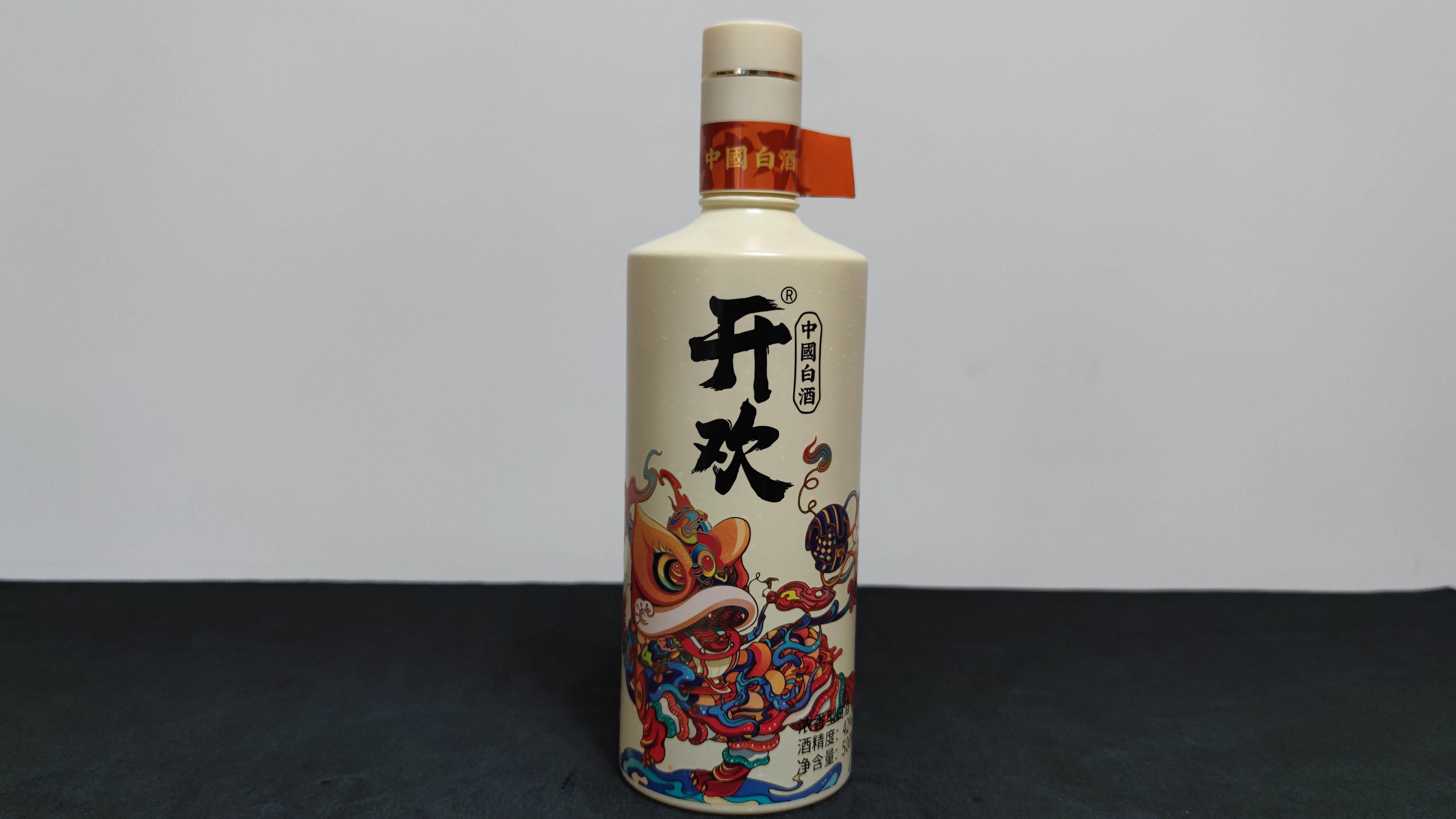 年轻人喝酒从来不喝“酒桌上的文化”，只为开欢自在