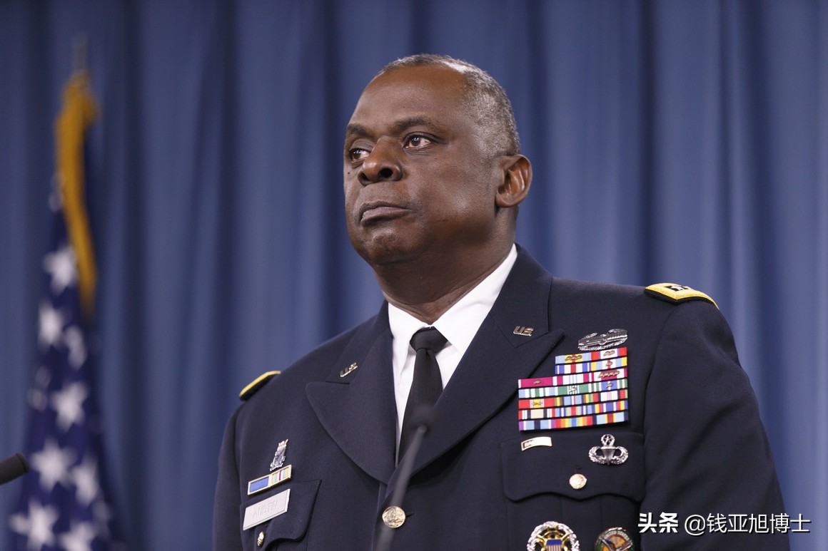 中方不再仅口头警告！英航母逃出南海，美方嫌弃英国：不如别去