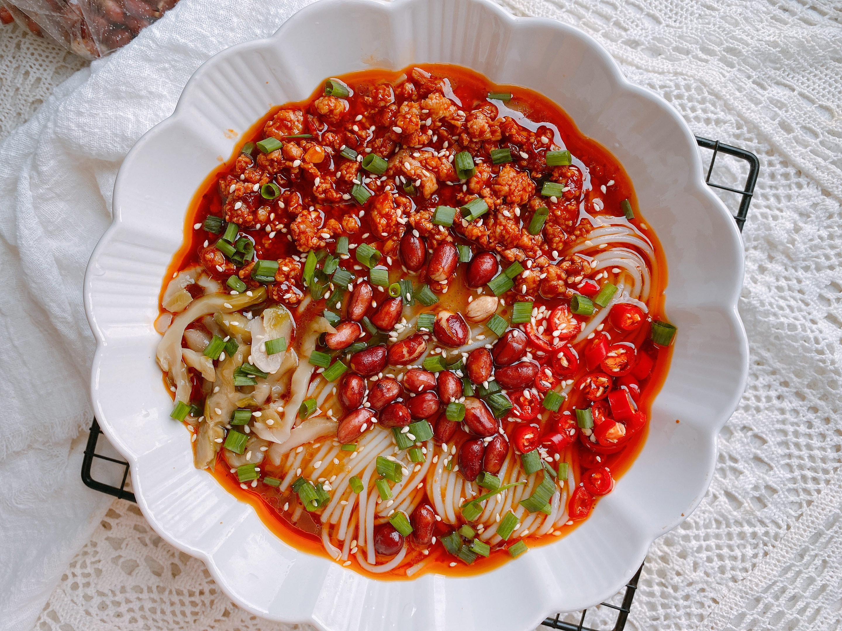 这是我做过最好吃的米粉，10分钟搞定，酸辣开胃，味道不输小吃街