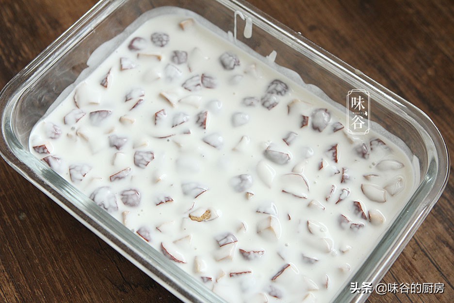 這糕點，吃一次饞一次，不用烤箱不打發，香甜軟糯，家人都愛吃