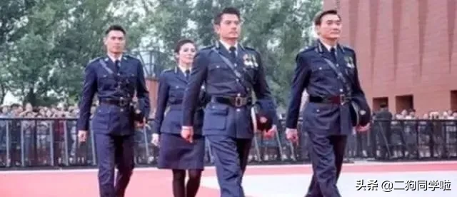 四大天王警服照，郭富城一身正气，张学友痞气