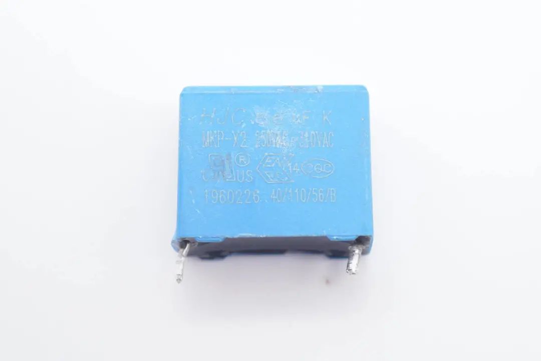 华硕最强游戏本标配300W电源，内置4颗氮化镓，内部结构揭晓