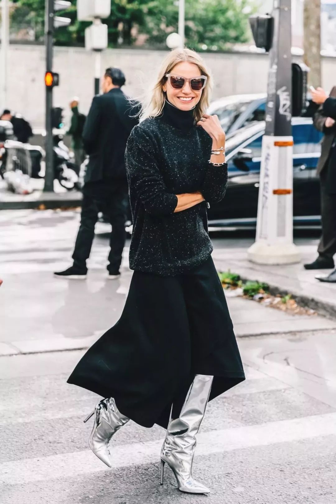 天凉短裙该收起来了，建议多穿这5款早秋“长裙”，时髦显高级