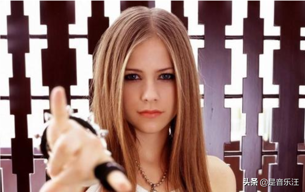 15岁火遍全世界，各种奖项拿到手软，大起大落后