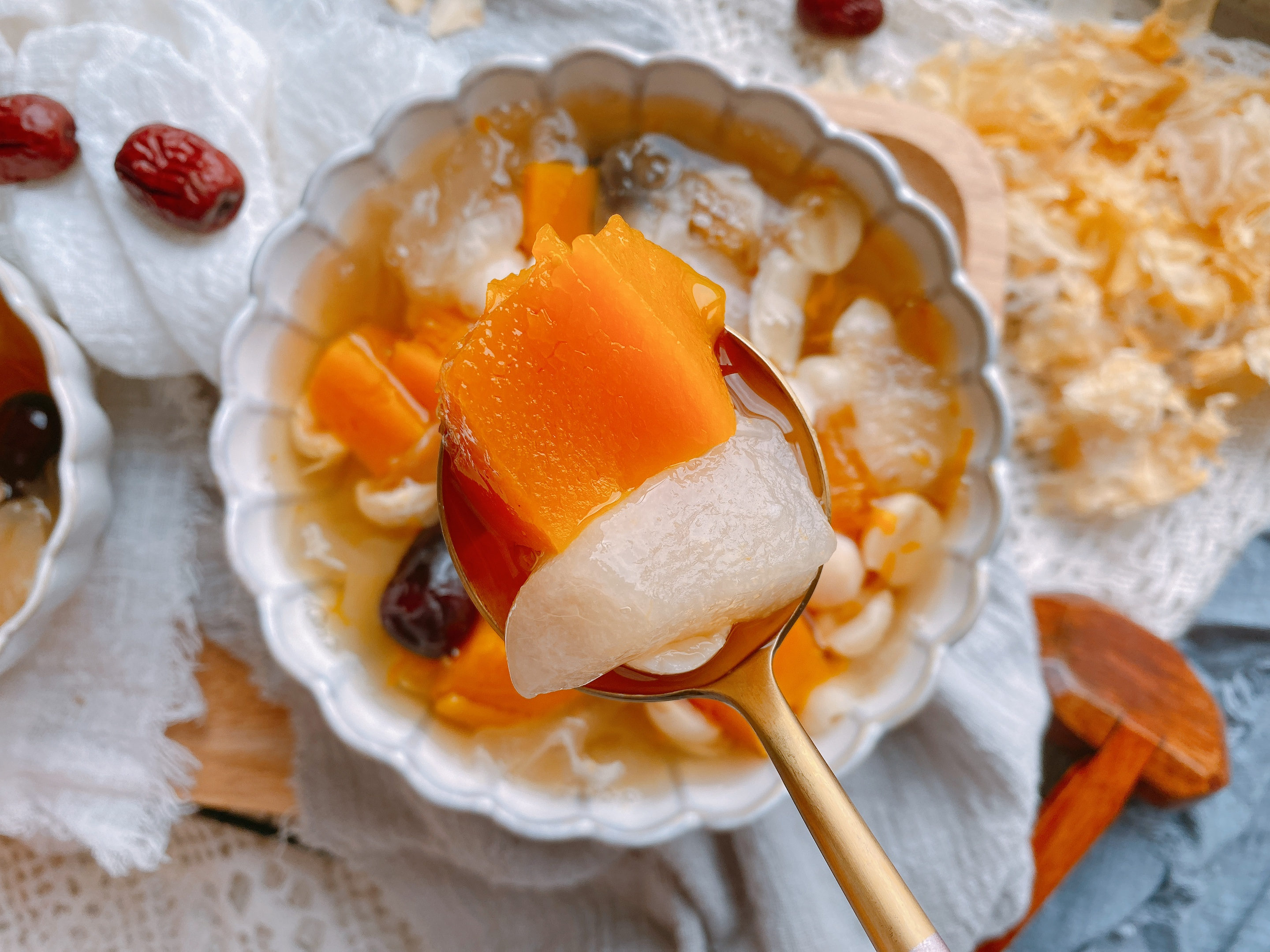 入秋后天气干燥，试试这款润肺降火的甜汤，软糯香甜，安稳度秋