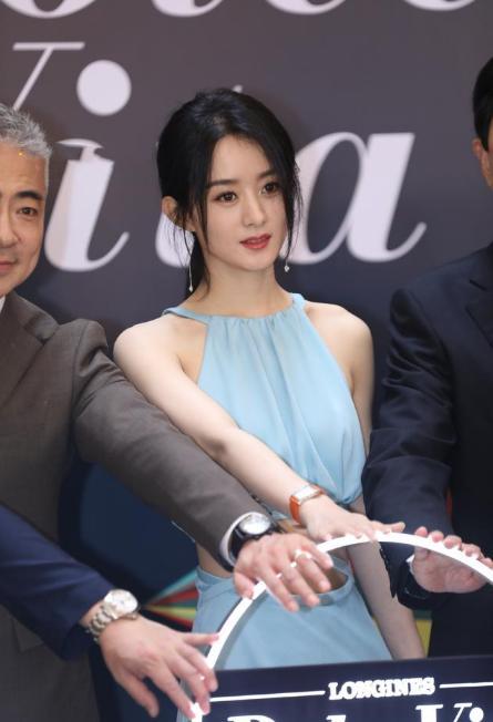 就在昨天，产后复出营业的赵丽颖“翻车”了，侧面被嘲：一马平川