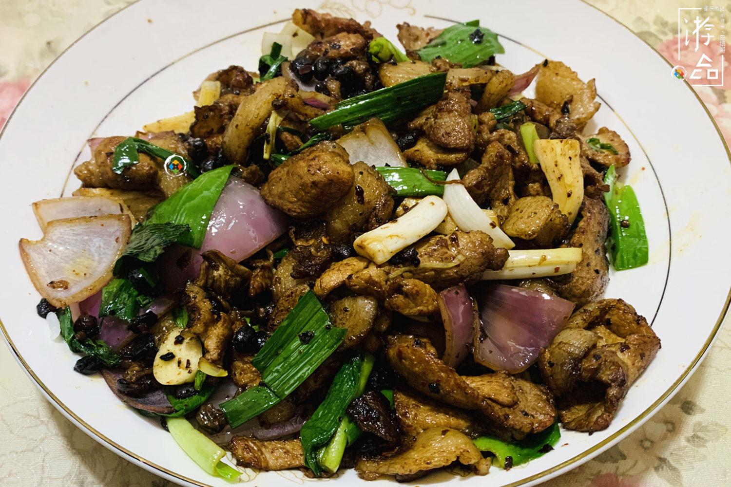 回锅肉该怎么做？外地游客不要辣椒，与厨师发生争执，还报了警