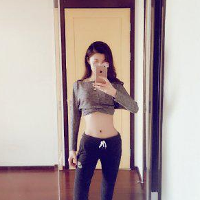 《王牌》女郎费费私照太惊艳，身材高挑不输给