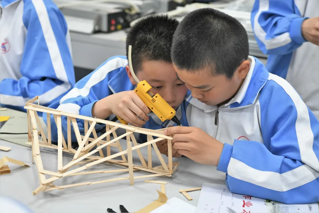 育人育心五育融合--新区中小学课后服务工作现场会在华阳中学召开