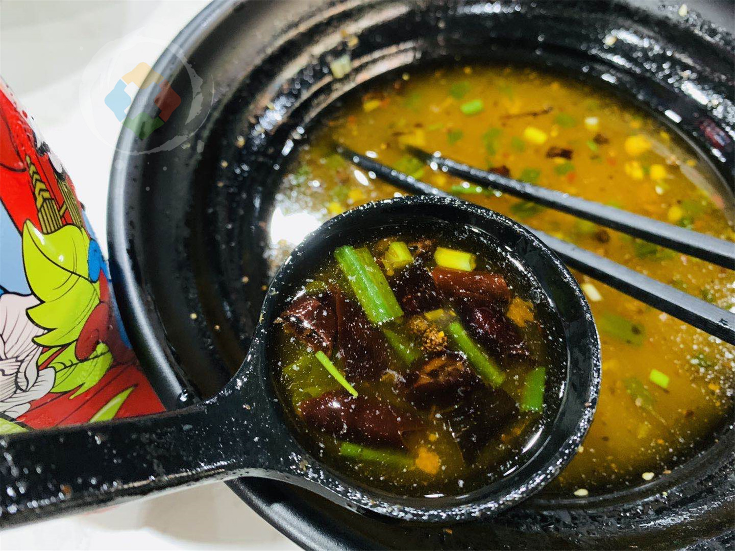 重庆小巷美食攻略：一碗冷吃辣子鸡米线，比重庆小面还好吃