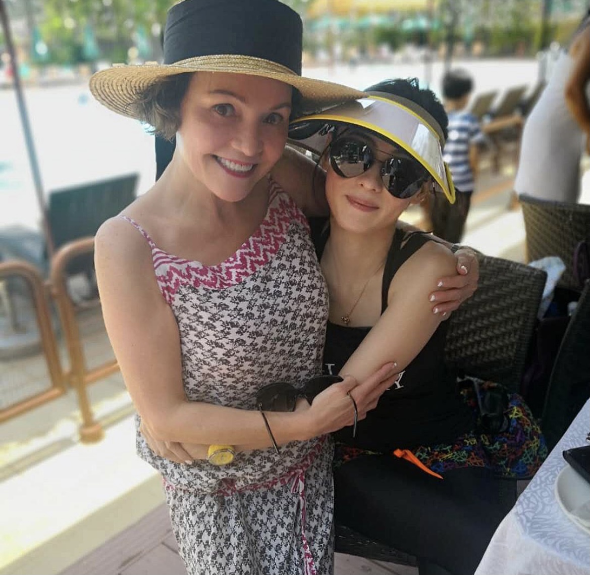 張柏芝為母親慶祝60歲生日，曬照秀母女情深，視母親為人生榜樣