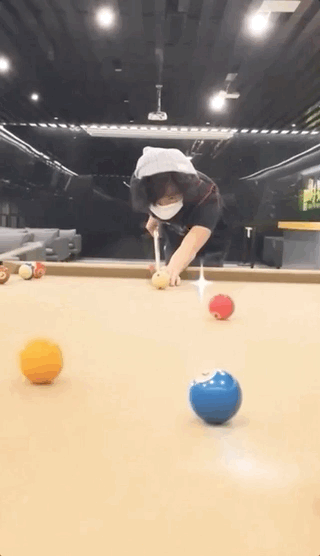 偶遇張柏芝帶兒子逛街，網友大贊母子感情好，互動溫馨有愛