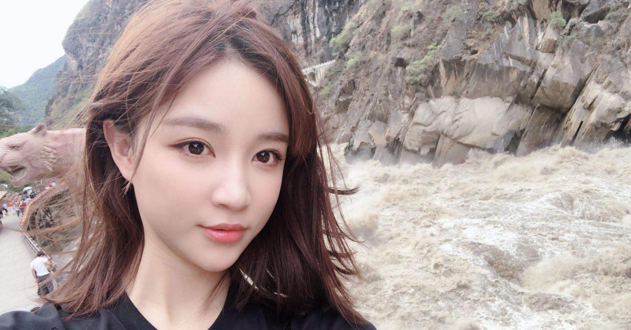 王思聪最美的前任女友，号称"绝世腰精"，这小腰比我大腿都细