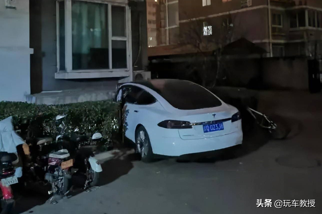 亏了450亿后终于赚钱，但车主自黑起来10头牛都拉不住