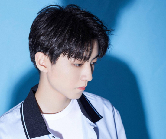 重蹈肖战覆辙？王俊凯“教师粉”带学生录视频