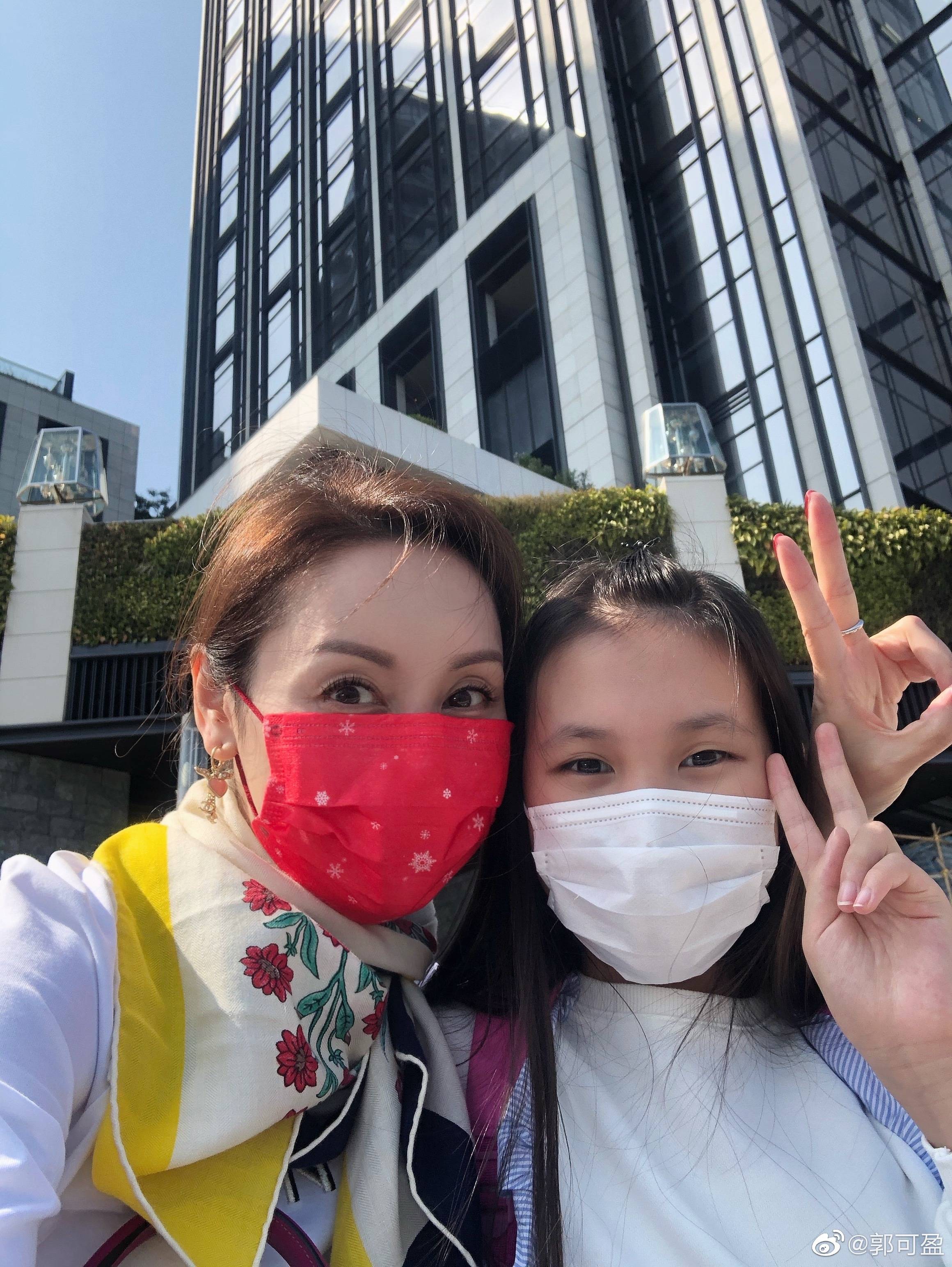郭可盈女儿小学毕业，11岁津津就读星二代名校，连续三年学科冠军