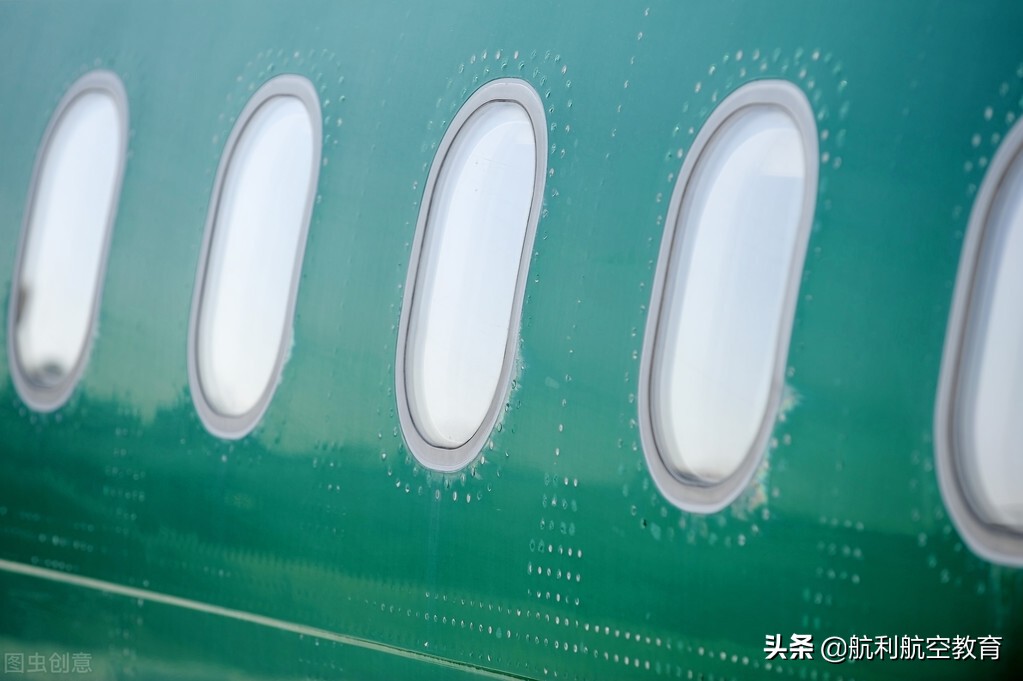 Why are the windows of the airplane round? iNEWS