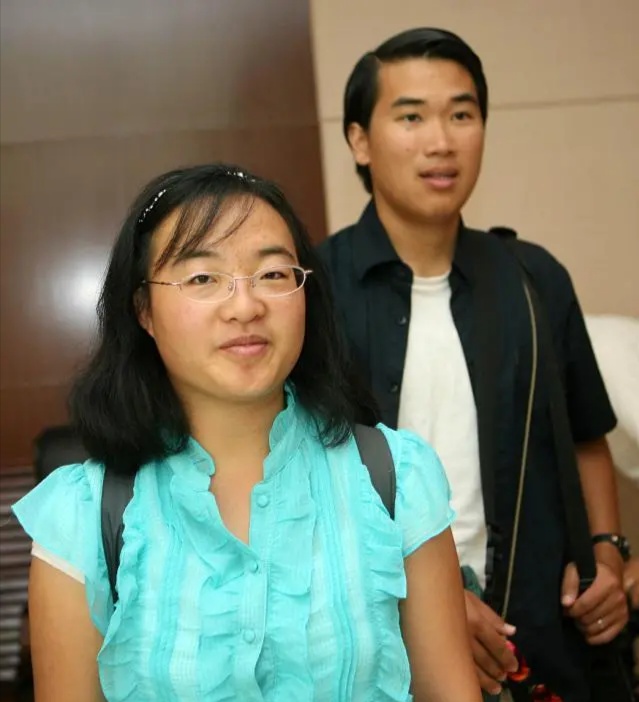 1999年被张艺谋劝退娱乐圈的最丑谋女郎魏敏芝，