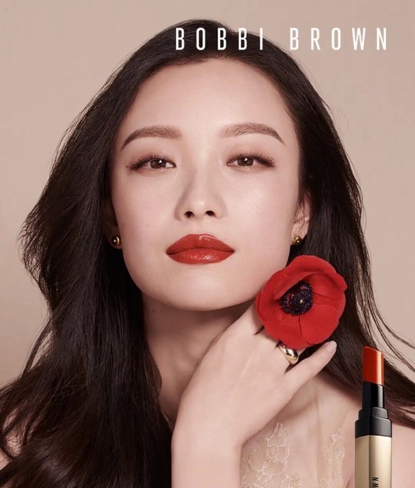 赵丽颖最新代言双杀杨幂baby！梳高马尾眼神太绝