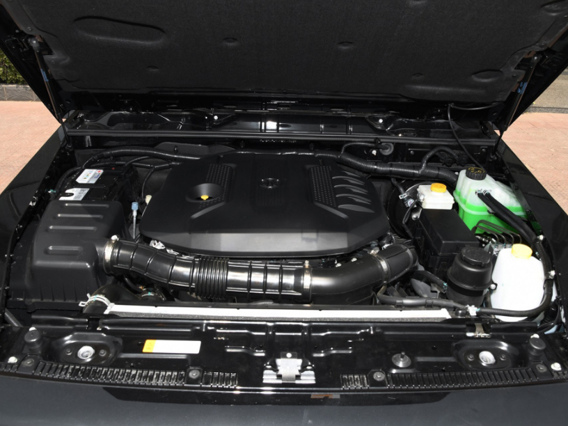 The Beijing BJ80 has a four-wheel drive system, a non-carrying body ...