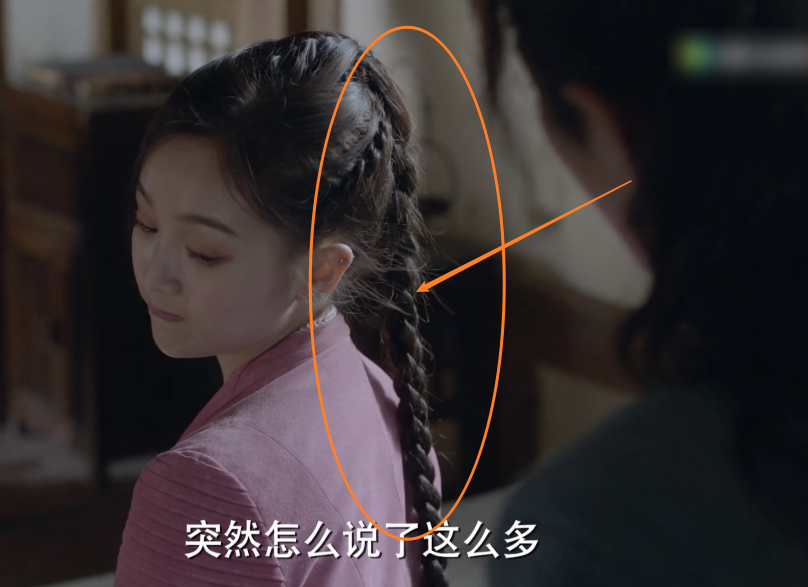 Xiao Zhan helps Wu Xuanyi make up braid, camera lens close-up his hand department action, this gimmick is afraid of is to had drilled