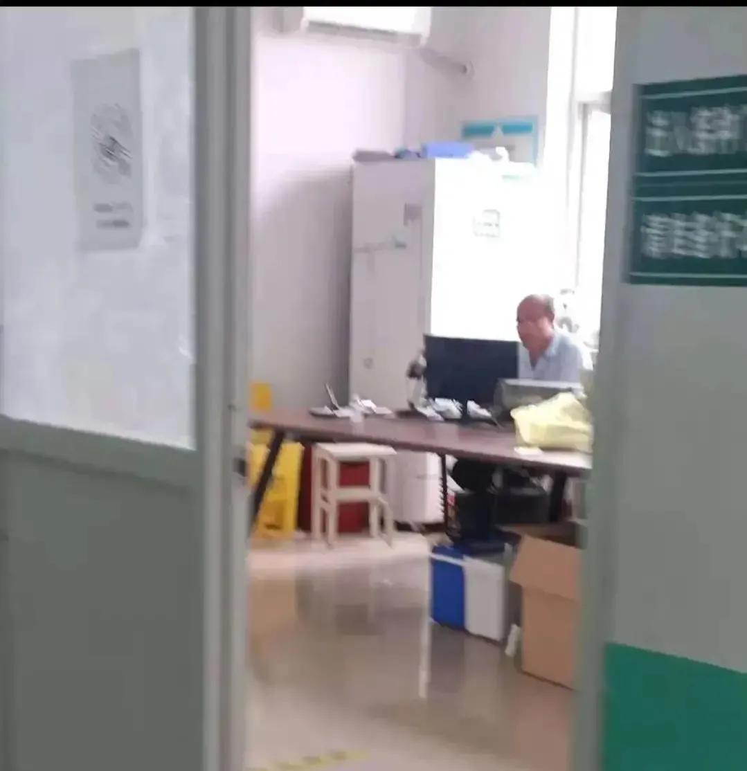 威县一乡镇卫生院无需登记随意进 医生不戴口罩无防护 疫情防控松懈