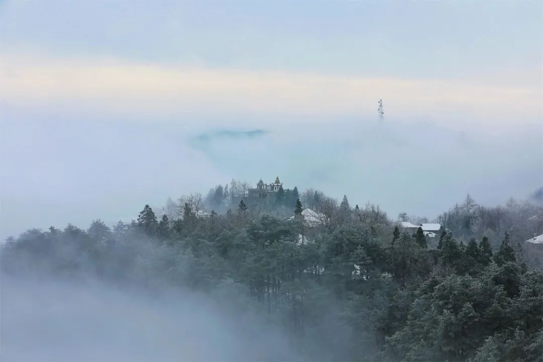 「雞公山旅游年卡」一卡在手，全年暢游，隨買隨用