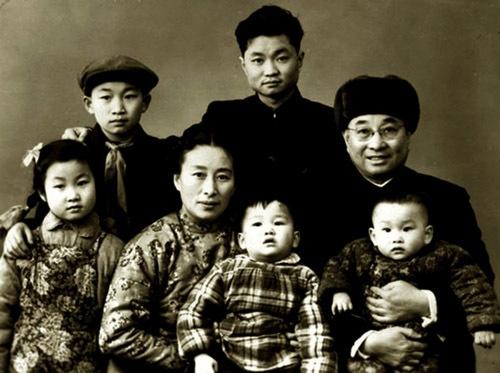 李云龙最怕的男人，蒋介石都不敢杀，《亮剑》旅长原型是何方神圣