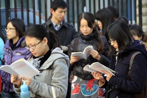 经过这一波疫情之后，为什么考公务员的人数越来越多了？