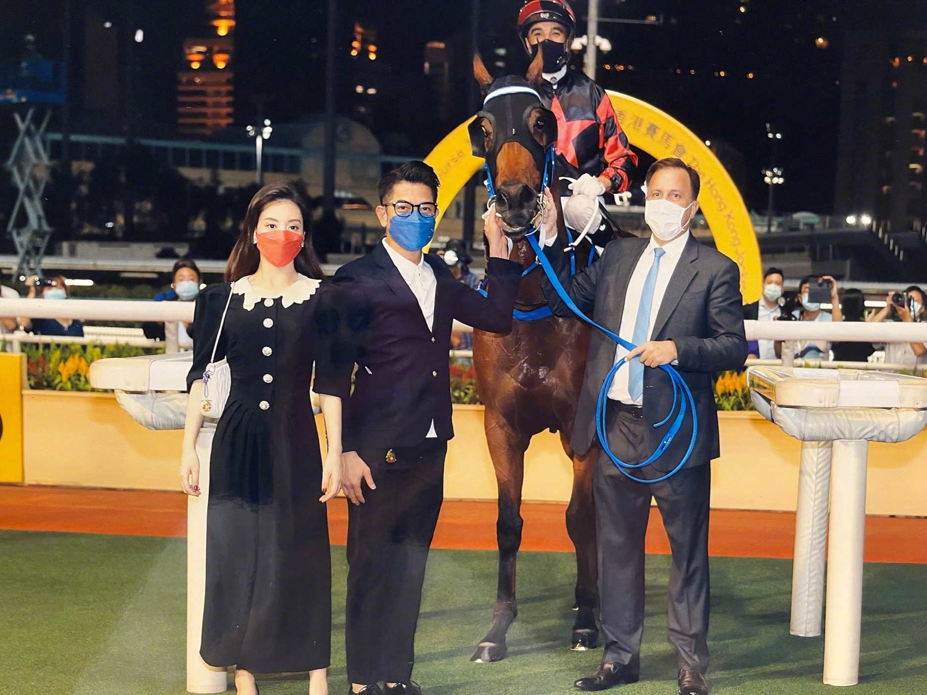 郭富城痛失5岁爱马！价值190万，凌晨1点与太太方媛发文悼念