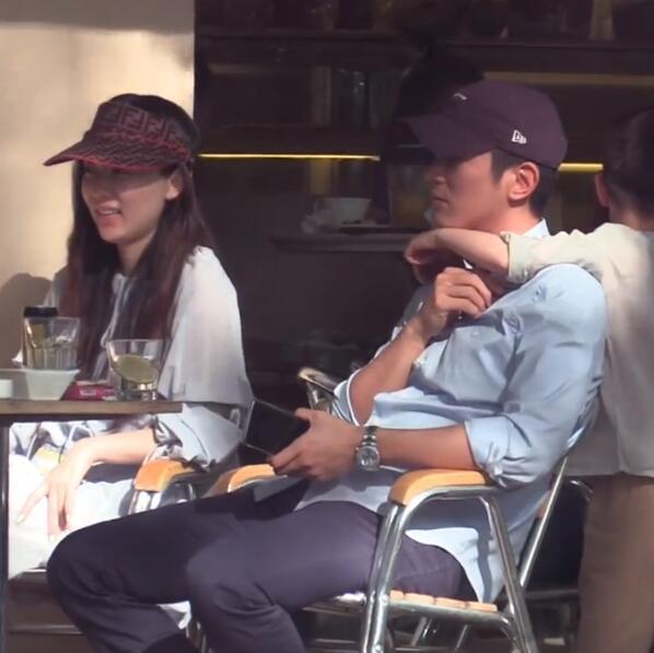 霍思燕夫妇穿情侣装约见好友，杜江化身“工具人”，嗯哼超粘爸爸