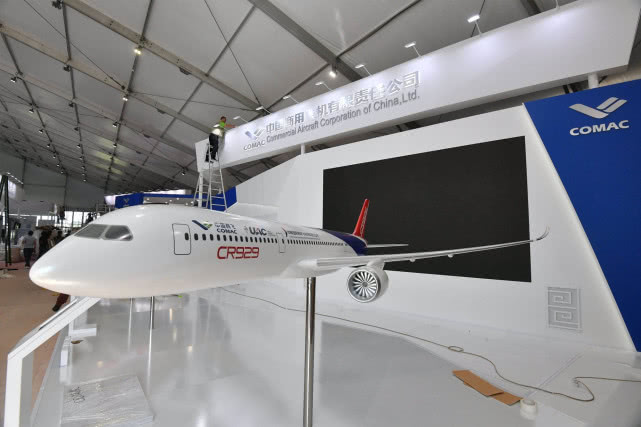 国产大飞机传来重大喜讯！订单逼近千架大关，全新型号即将面世